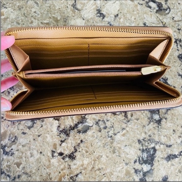 NEW Coach Leather Accordion Zip Wallet - Picture 5 of 7
